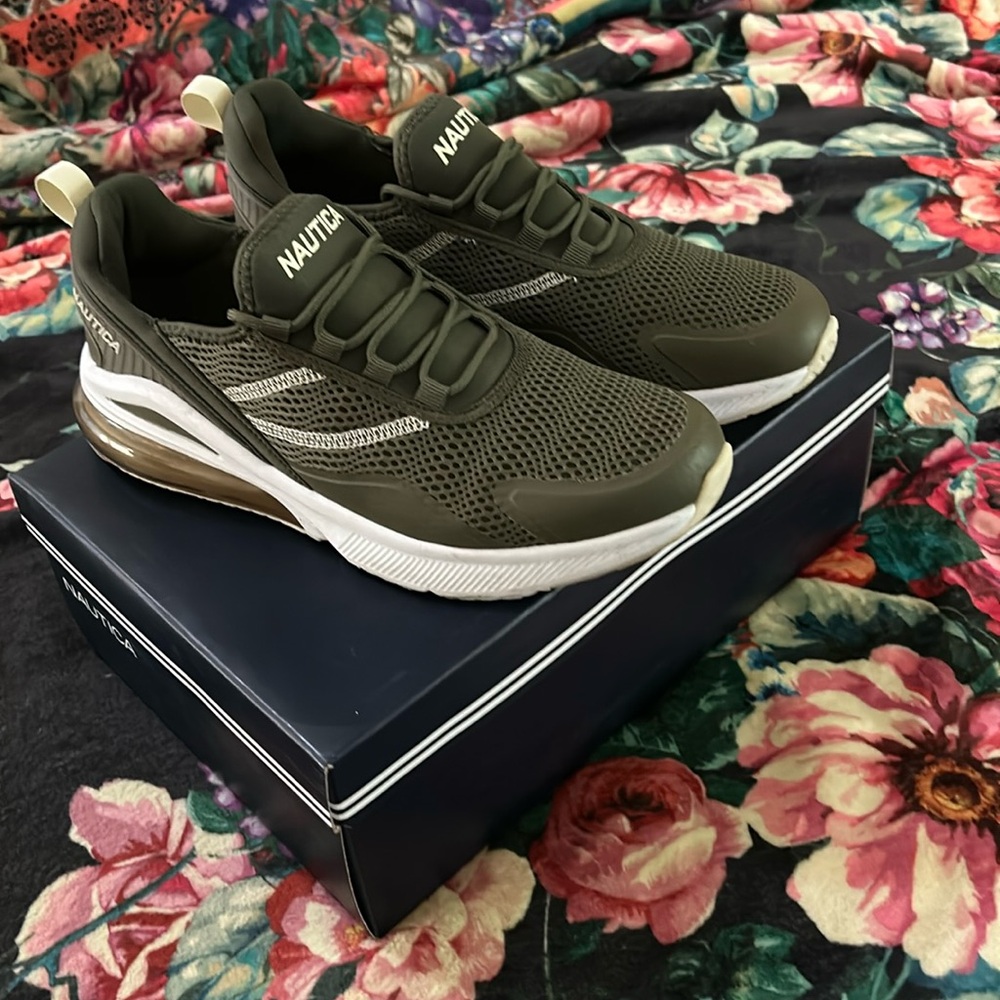 Nautica men’s olive and tan size 10 sneakers